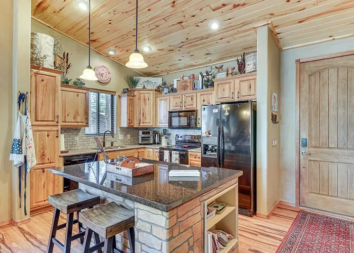 Rustic Retreat W/ Spacious Deck In Show Low! Show Low