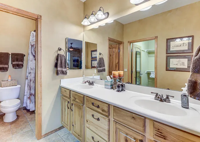 Rustic Retreat W/ Spacious Deck In Show Low! *