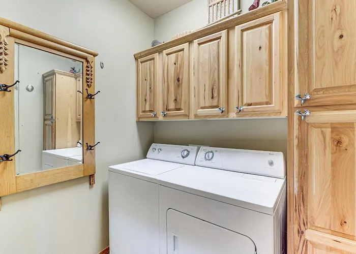Rustic Retreat W/ Spacious Deck In Show Low! *