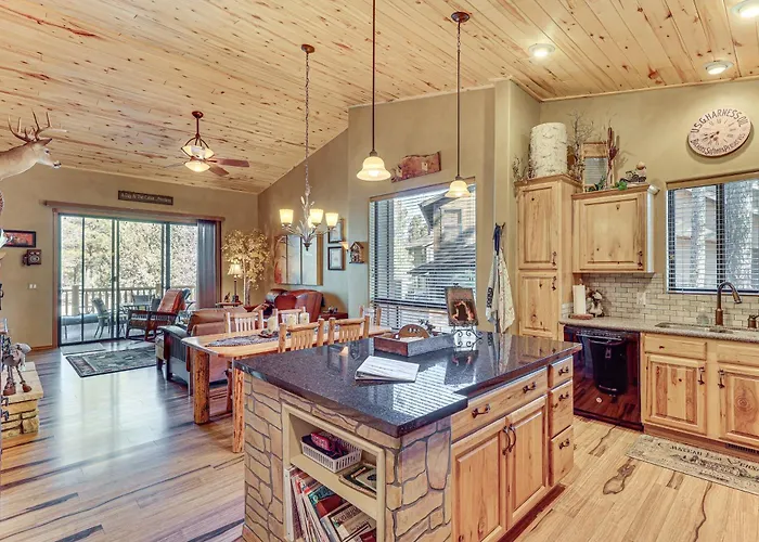 Rustic Retreat W/ Spacious Deck In Show Low!